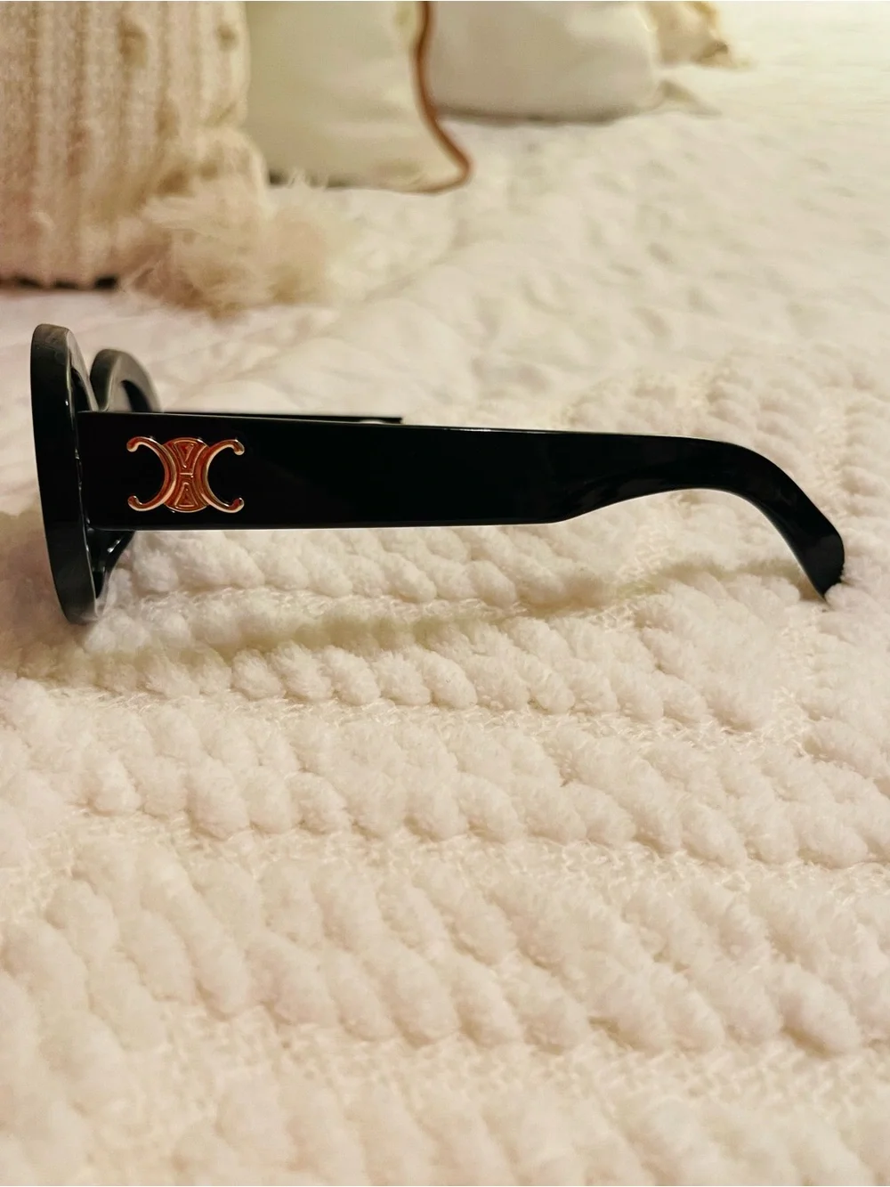 Bundle of Boutique sunnies Oval Sunglasses & Tortoiseshell Rectangle Sunglasses